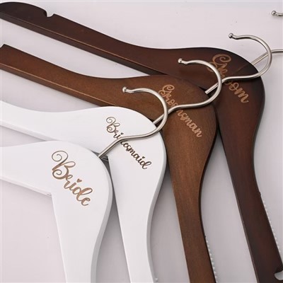 Aangepaste houten hangers